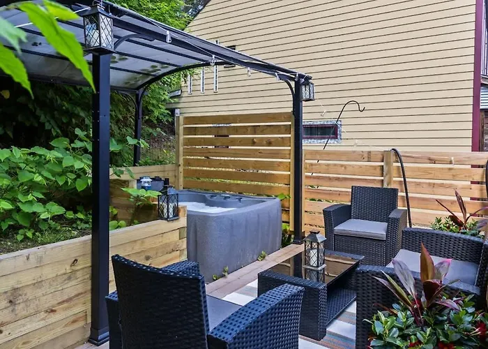 2 King Beds W Hot Tub Near Butler St * Pittsburgh