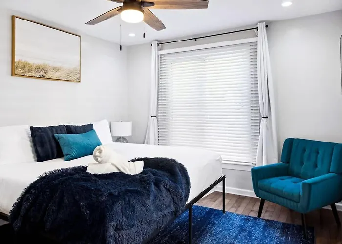 2 King Beds W Hot Tub Near Butler St Holiday home