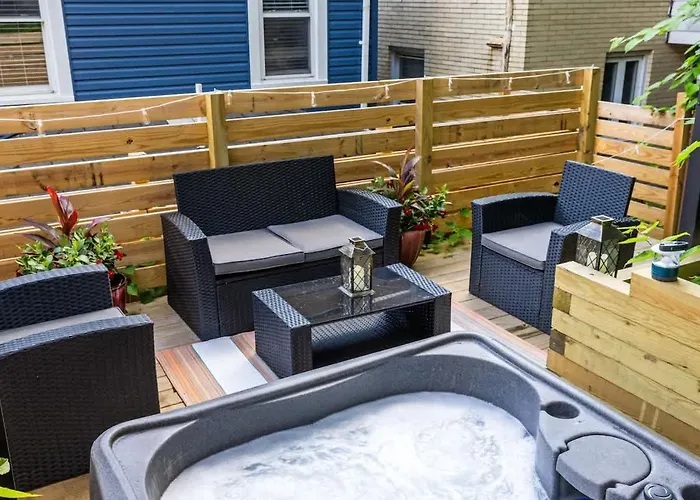 2 King Beds W Hot Tub Near Butler St *